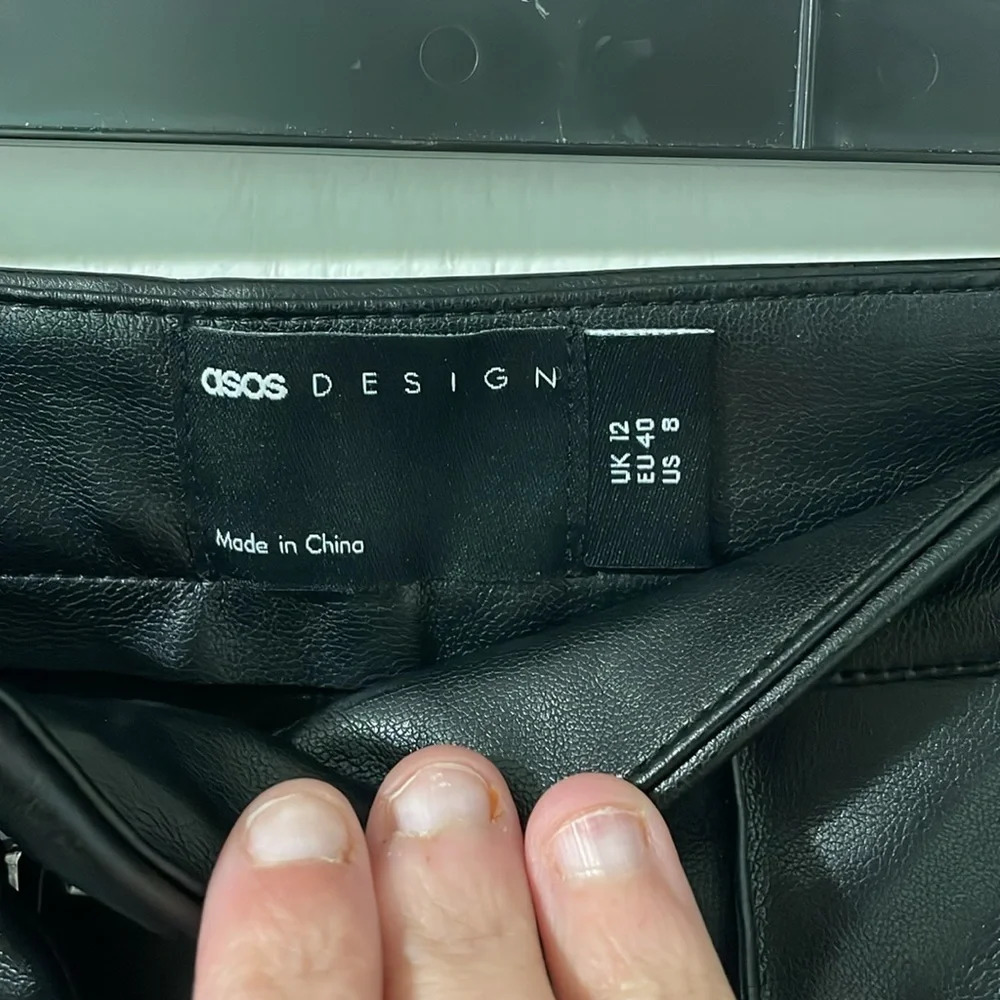 ASOS Design NWT Pleather Black High Rise Flare Pants Size 8 - Picture 2 of 10